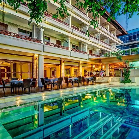 Kuta One Party Hotel Экстерьер фото