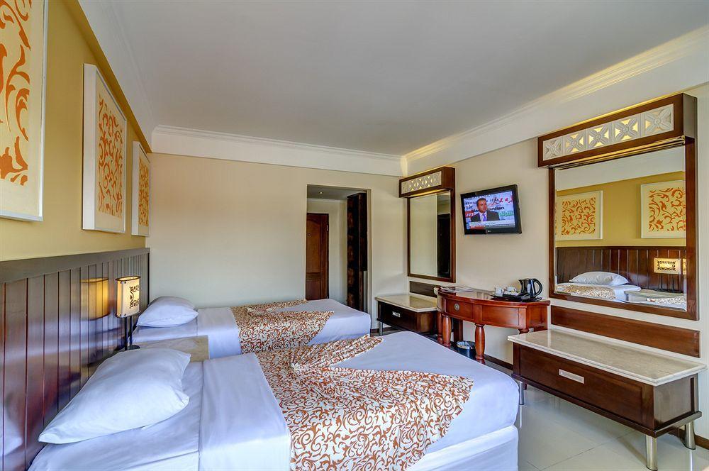 Kuta One Party Hotel Экстерьер фото