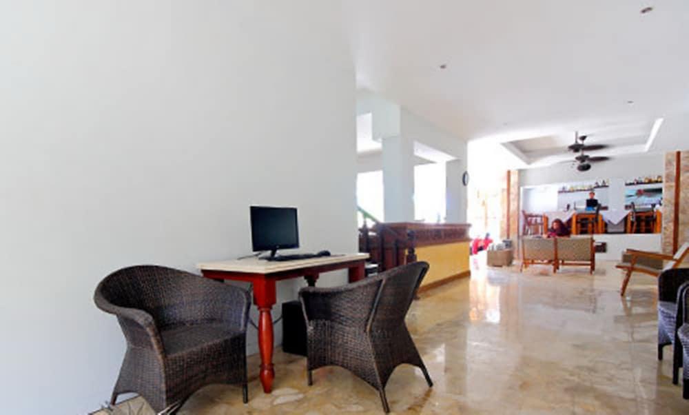 Kuta One Party Hotel Экстерьер фото