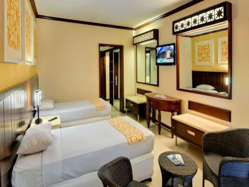 Kuta One Party Hotel Экстерьер фото