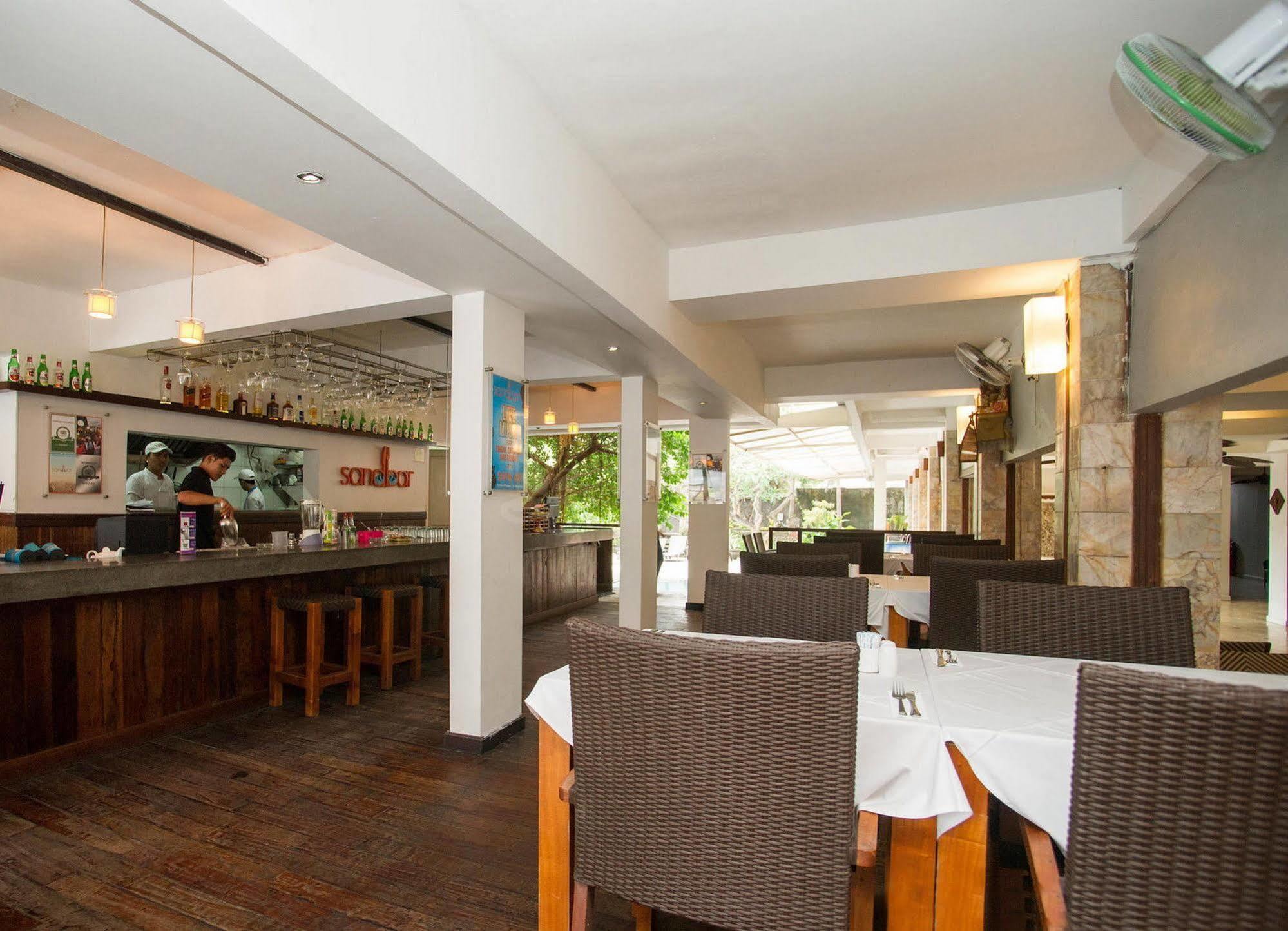 Kuta One Party Hotel Экстерьер фото