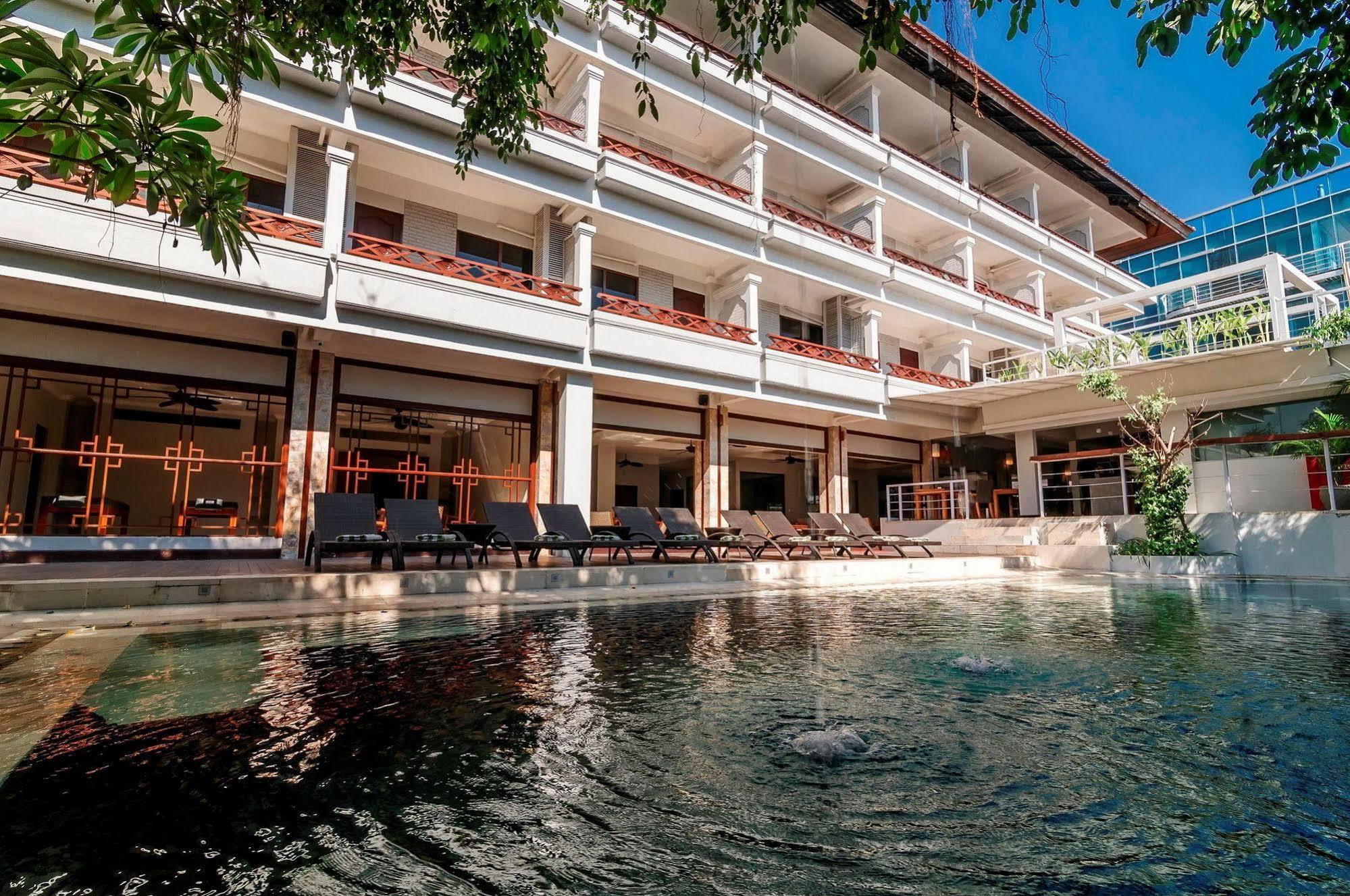 Kuta One Party Hotel Экстерьер фото