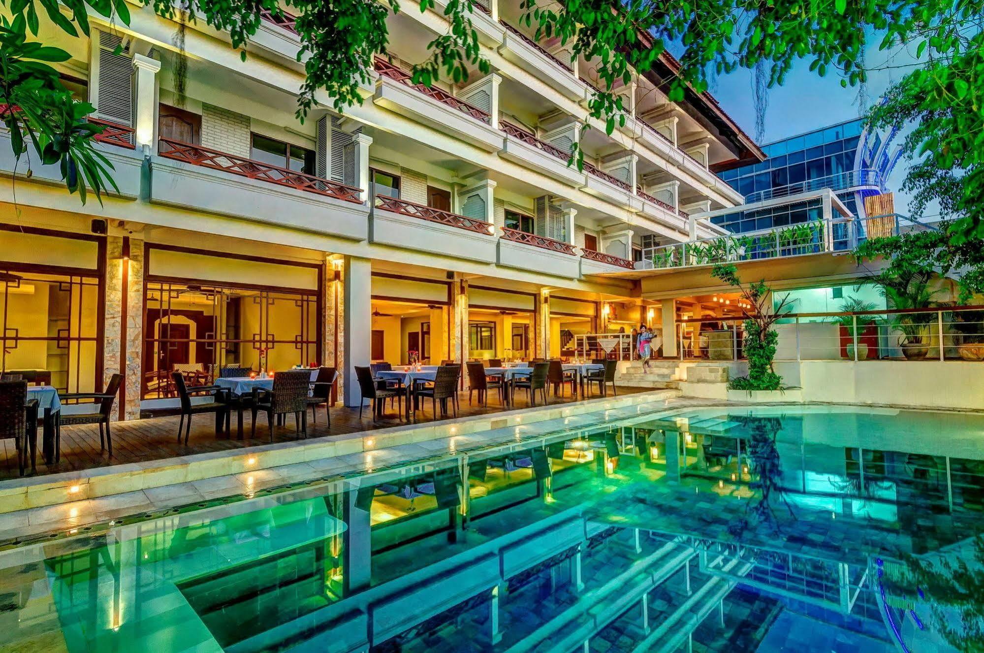 Kuta One Party Hotel Экстерьер фото